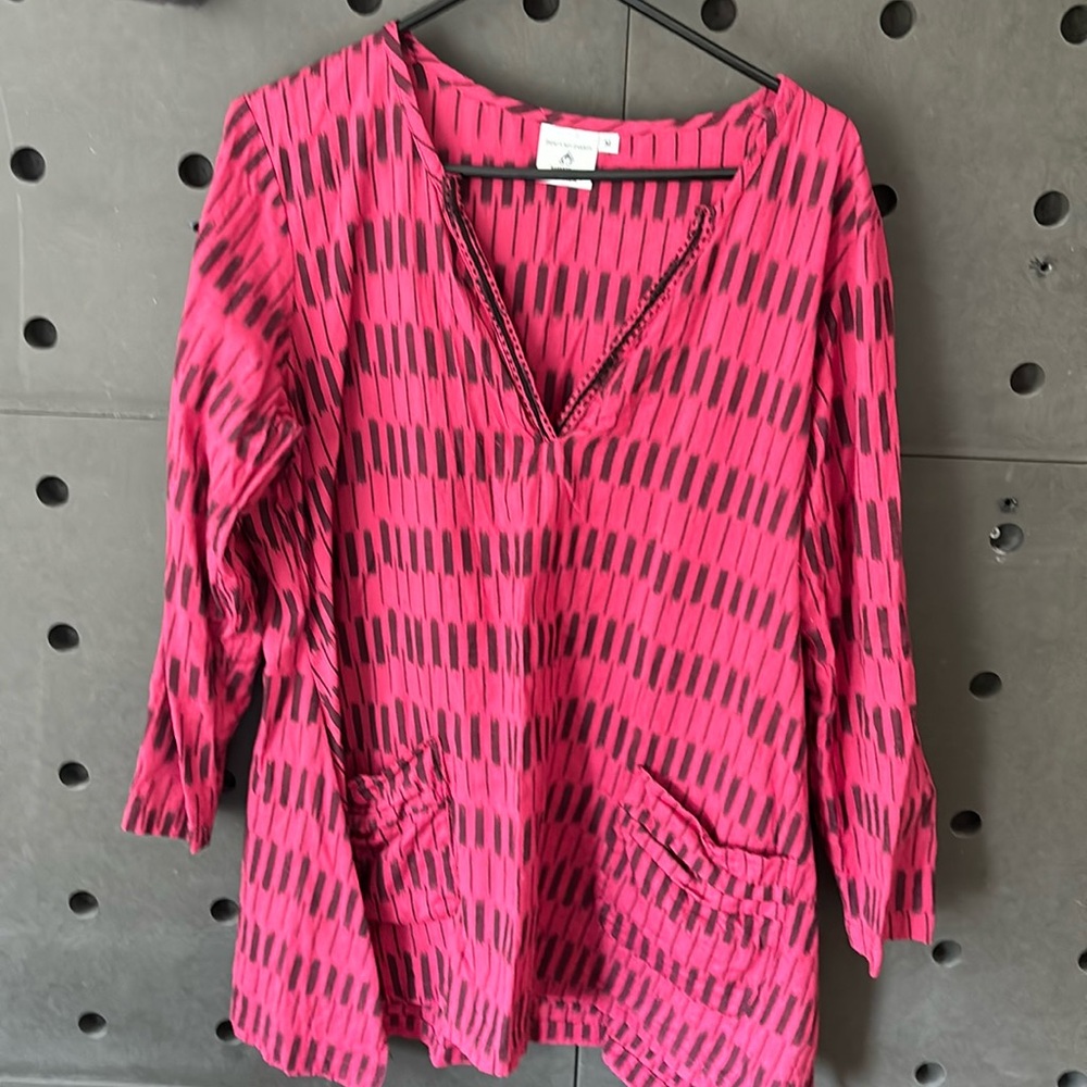 Gorgeous tunic size medium in red and back